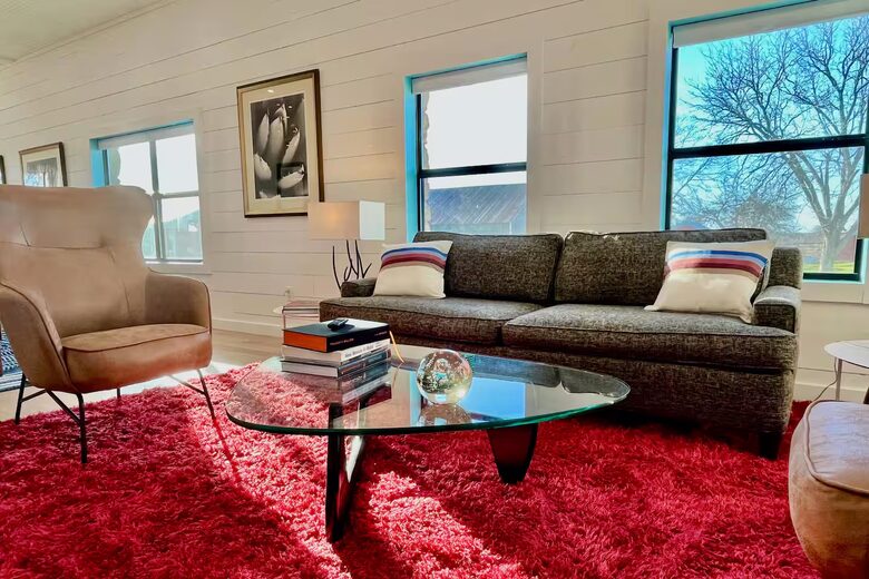 Hilltop Haven in Burton | Two Homes on 11 Acres - Burton, Texas