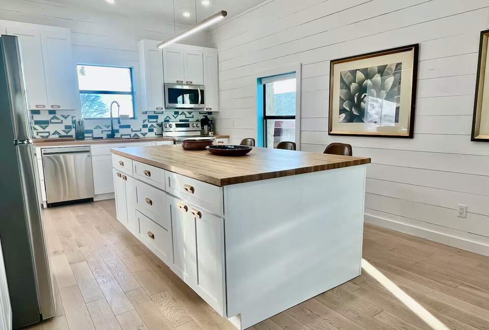 Hilltop Haven in Burton | Two Homes on 11 Acres - Burton, Texas