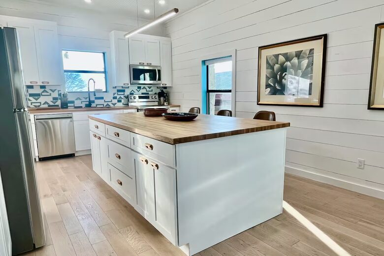 Hilltop Haven in Burton | Two Homes on 11 Acres - Burton, Texas