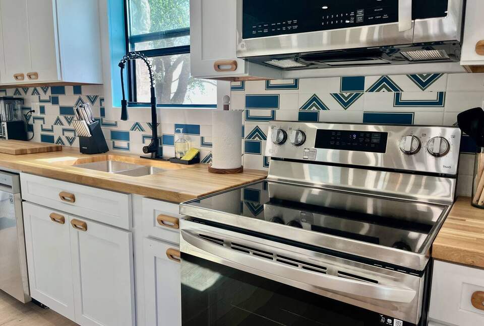 Hilltop Haven in Burton | Two Homes on 11 Acres - Burton, Texas