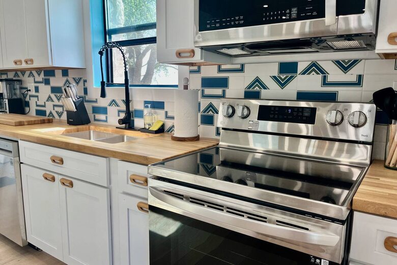 Hilltop Haven in Burton | Two Homes on 11 Acres - Burton, Texas