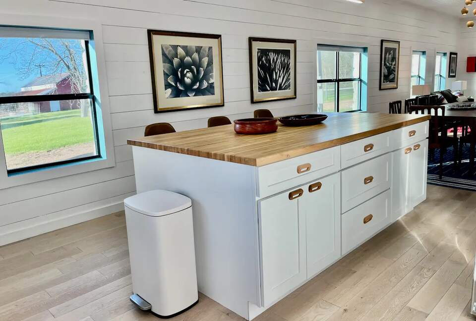 Hilltop Haven in Burton | Two Homes on 11 Acres - Burton, Texas