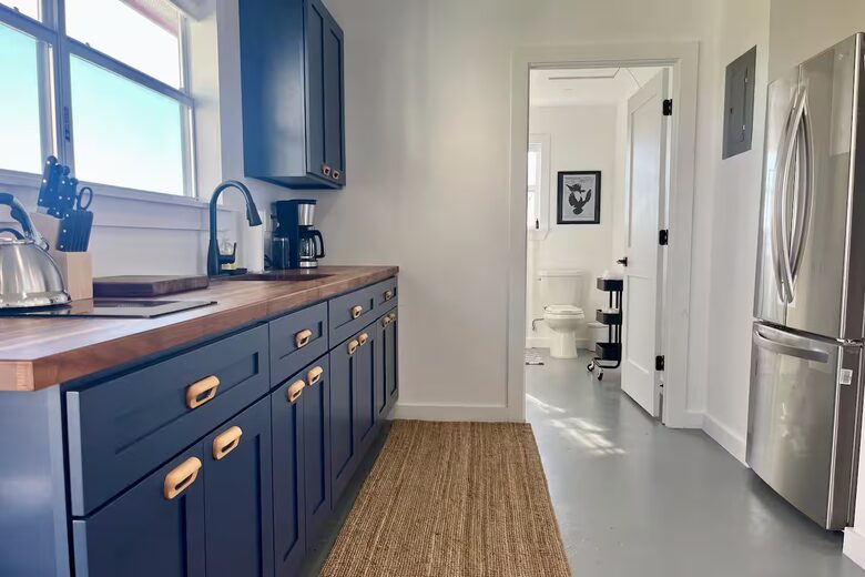 Hilltop Haven in Burton | Two Homes on 11 Acres - Burton, Texas