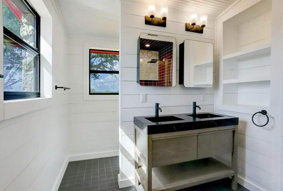 Hilltop Haven in Burton | Two Homes on 11 Acres - Burton, Texas