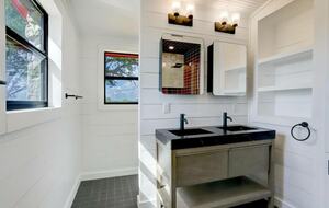 Hilltop Haven in Burton | Two Homes on 11 Acres - Burton, Texas