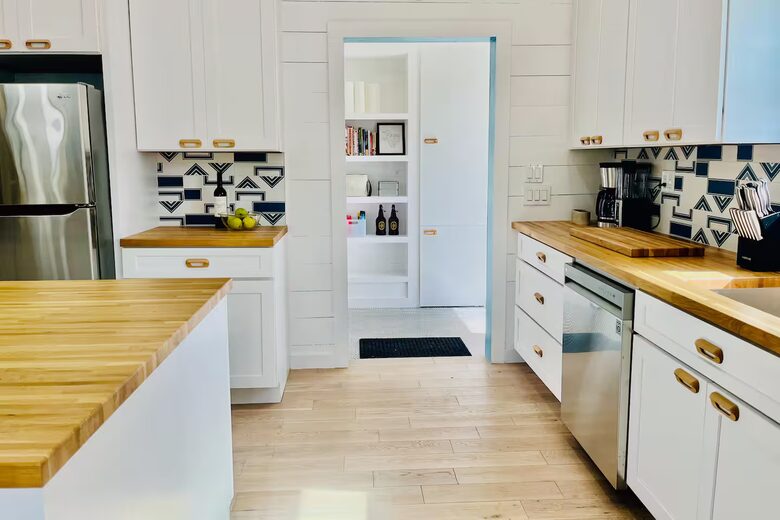 Hilltop Haven in Burton | Two Homes on 11 Acres - Burton, Texas