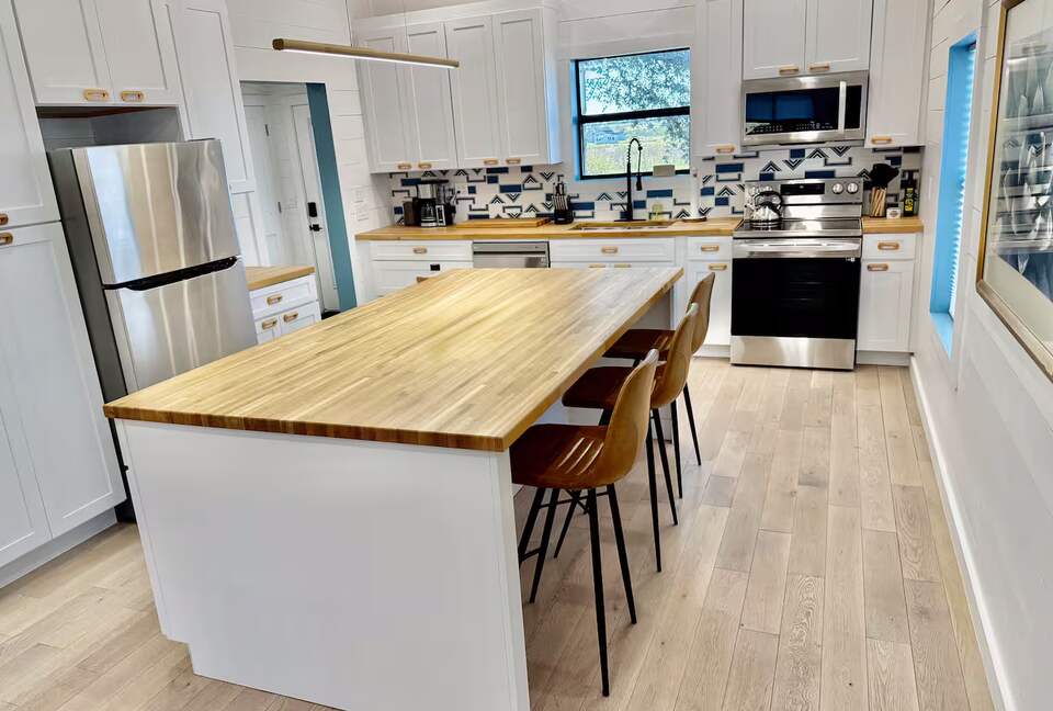 Hilltop Haven in Burton | Two Homes on 11 Acres - Burton, Texas