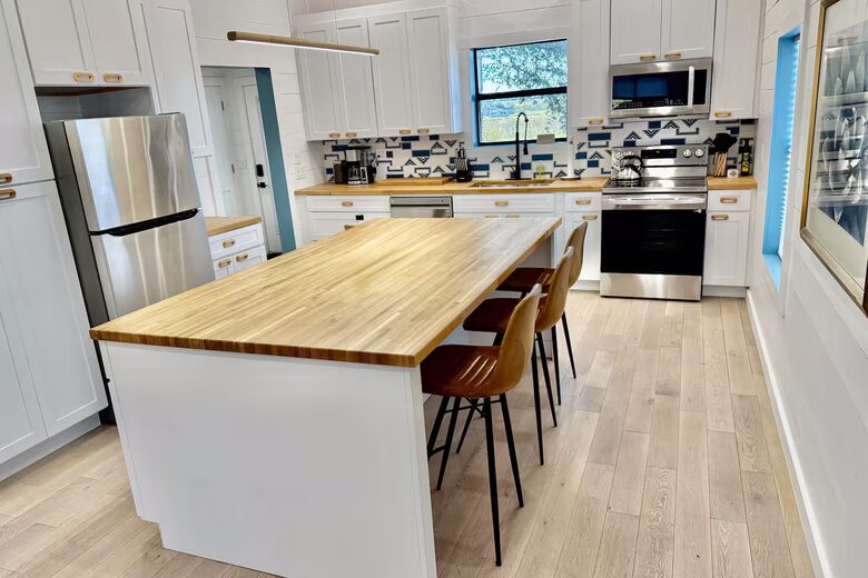 Hilltop Haven in Burton | Two Homes on 11 Acres - Burton, Texas