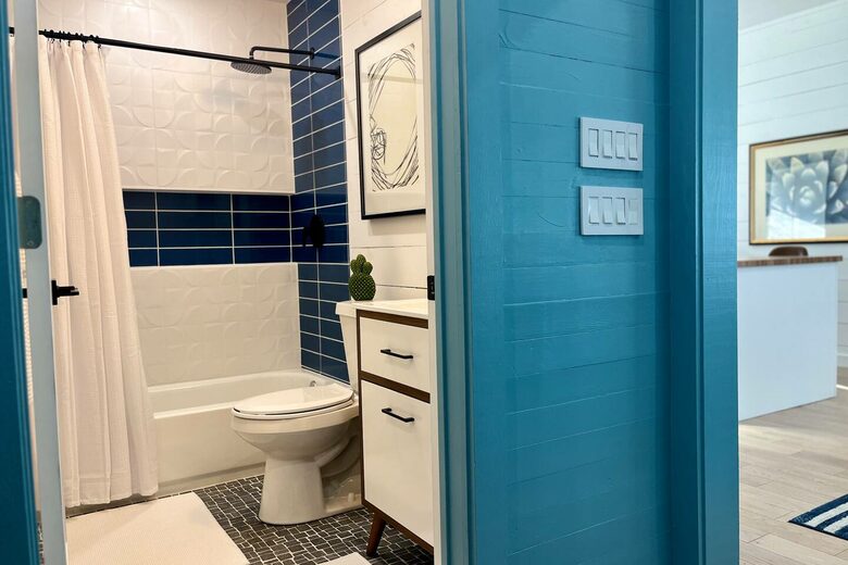 Hilltop Haven in Burton | Two Homes on 11 Acres - Burton, Texas