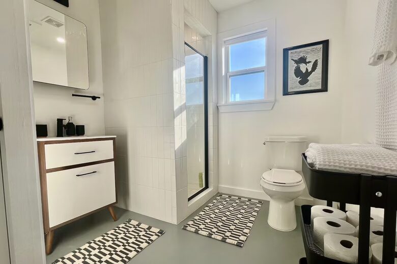 Hilltop Haven in Burton | Two Homes on 11 Acres - Burton, Texas