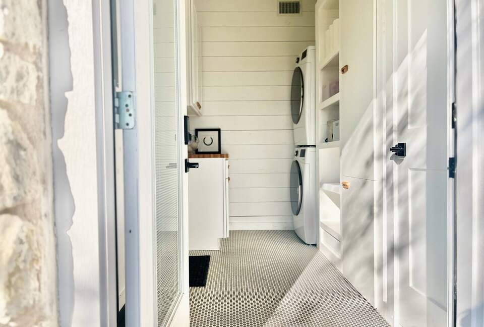 Hilltop Haven in Burton | Two Homes on 11 Acres - Burton, Texas