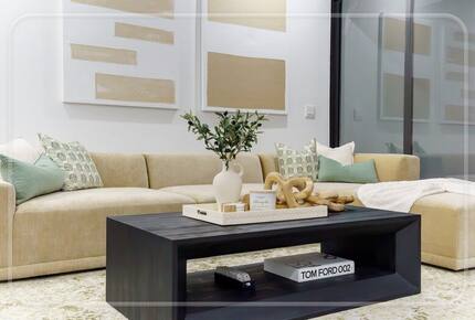 Luxury Grove Getaway – Designer Interiors & Tropical Vibes - Miami, Florida