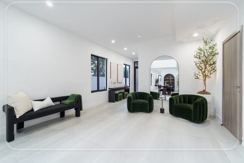 Luxury Grove Getaway – Designer Interiors & Tropical Vibes - Miami, Florida