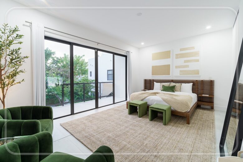 Luxury Grove Getaway – Designer Interiors & Tropical Vibes - Miami, Florida