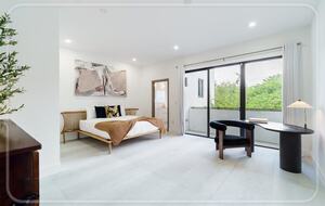 Luxury Grove Getaway – Designer Interiors & Tropical Vibes - Miami, Florida