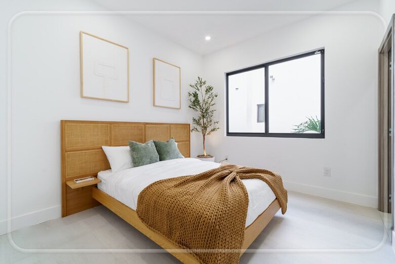 Luxury Grove Getaway – Designer Interiors & Tropical Vibes - Miami, Florida