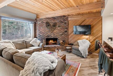 Riverside Retreat | Luxury Townhouse Steps from Aspen Gondola - Aspen, Colorado