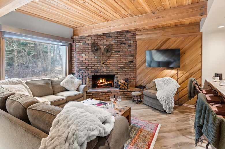 Riverside Retreat | Luxury Townhouse Steps from Aspen Gondola - Aspen, Colorado