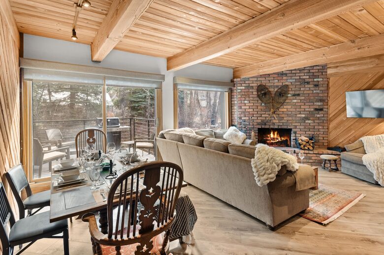 Riverside Retreat | Luxury Townhouse Steps from Aspen Gondola - Aspen, Colorado