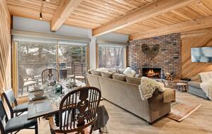 Riverside Retreat | Luxury Townhouse Steps from Aspen Gondola - Aspen, Colorado