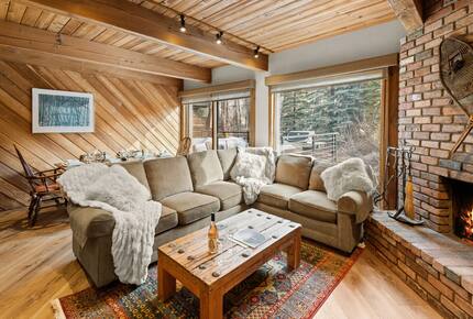 Riverside Retreat | Luxury Townhouse Steps from Aspen Gondola - Aspen, Colorado