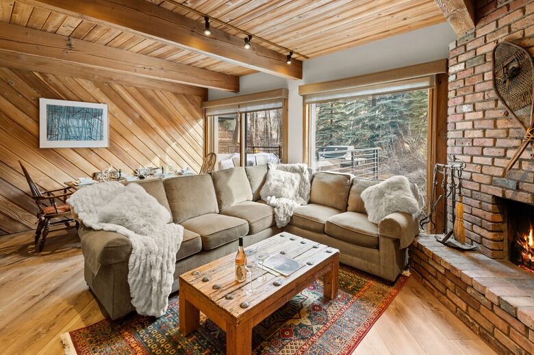 Riverside Retreat | Luxury Townhouse Steps from Aspen Gondola - Aspen, Colorado