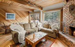 Riverside Retreat | Luxury Townhouse Steps from Aspen Gondola - Aspen, Colorado