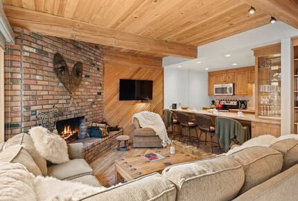 Riverside Retreat | Luxury Townhouse Steps from Aspen Gondola - Aspen, Colorado