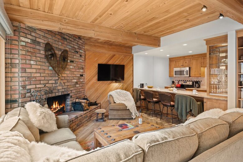 Riverside Retreat | Luxury Townhouse Steps from Aspen Gondola - Aspen, Colorado