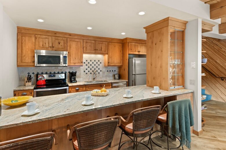 Riverside Retreat | Luxury Townhouse Steps from Aspen Gondola - Aspen, Colorado