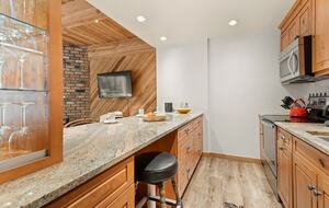 Riverside Retreat | Luxury Townhouse Steps from Aspen Gondola - Aspen, Colorado