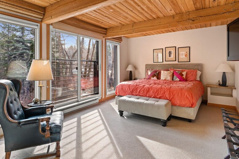 Riverside Retreat | Luxury Townhouse Steps from Aspen Gondola - Aspen, Colorado