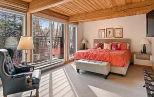 Riverside Retreat | Luxury Townhouse Steps from Aspen Gondola - Aspen, Colorado