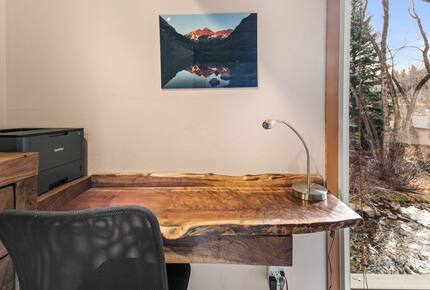 Riverside Retreat | Luxury Townhouse Steps from Aspen Gondola - Aspen, Colorado