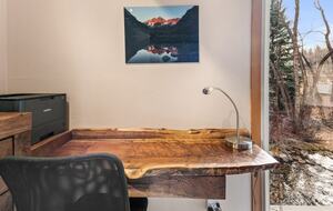 Riverside Retreat | Luxury Townhouse Steps from Aspen Gondola - Aspen, Colorado