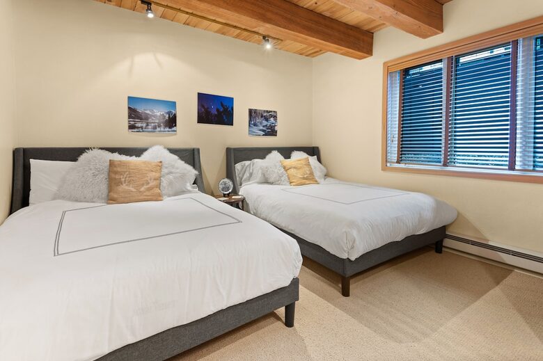 Riverside Retreat | Luxury Townhouse Steps from Aspen Gondola - Aspen, Colorado