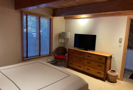 Riverside Retreat | Luxury Townhouse Steps from Aspen Gondola - Aspen, Colorado