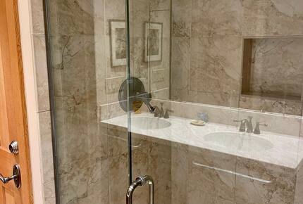 Riverside Retreat | Luxury Townhouse Steps from Aspen Gondola - Aspen, Colorado