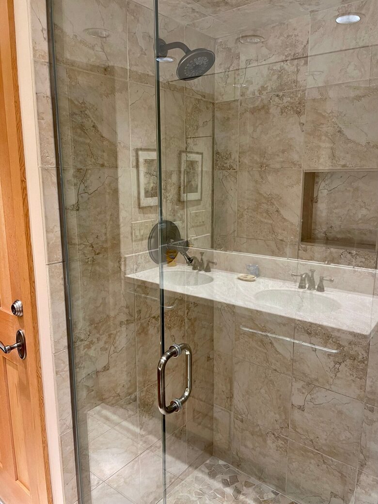 Riverside Retreat | Luxury Townhouse Steps from Aspen Gondola - Aspen, Colorado