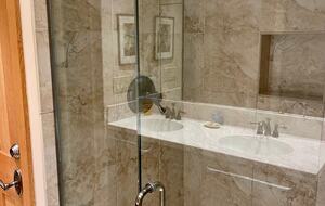 Riverside Retreat | Luxury Townhouse Steps from Aspen Gondola - Aspen, Colorado