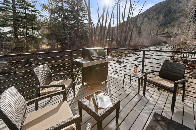 Riverside Retreat | Luxury Townhouse Steps from Aspen Gondola - Aspen, Colorado