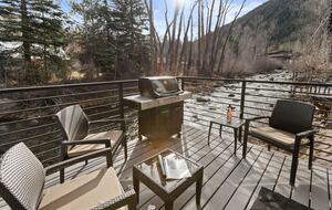 Riverside Retreat | Luxury Townhouse Steps from Aspen Gondola - Aspen, Colorado