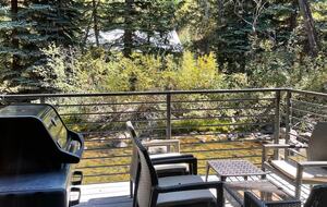 Riverside Retreat | Luxury Townhouse Steps from Aspen Gondola - Aspen, Colorado