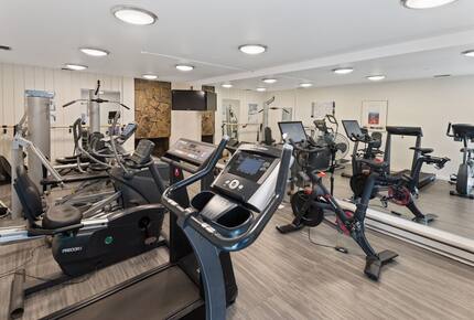 Riverside Retreat | Luxury Townhouse Steps from Aspen Gondola - Aspen, Colorado