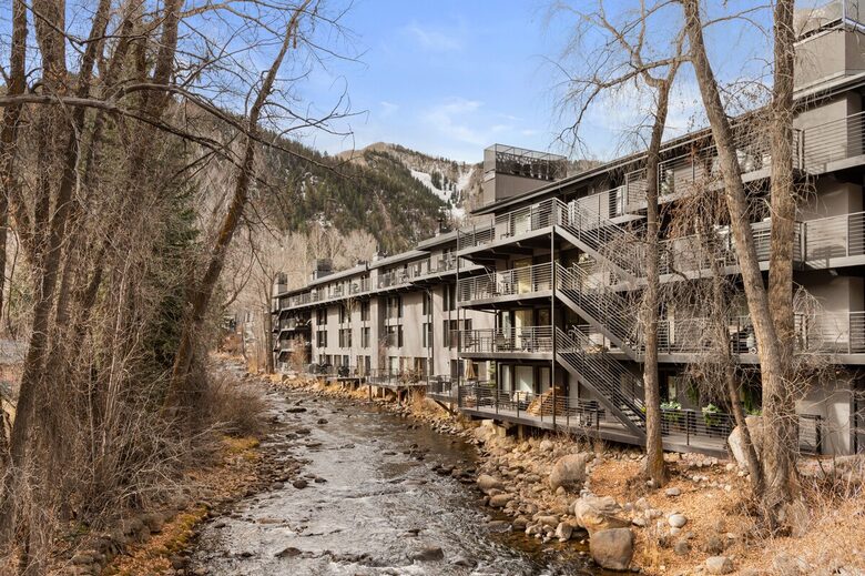 Riverside Retreat | Luxury Townhouse Steps from Aspen Gondola - Aspen, Colorado