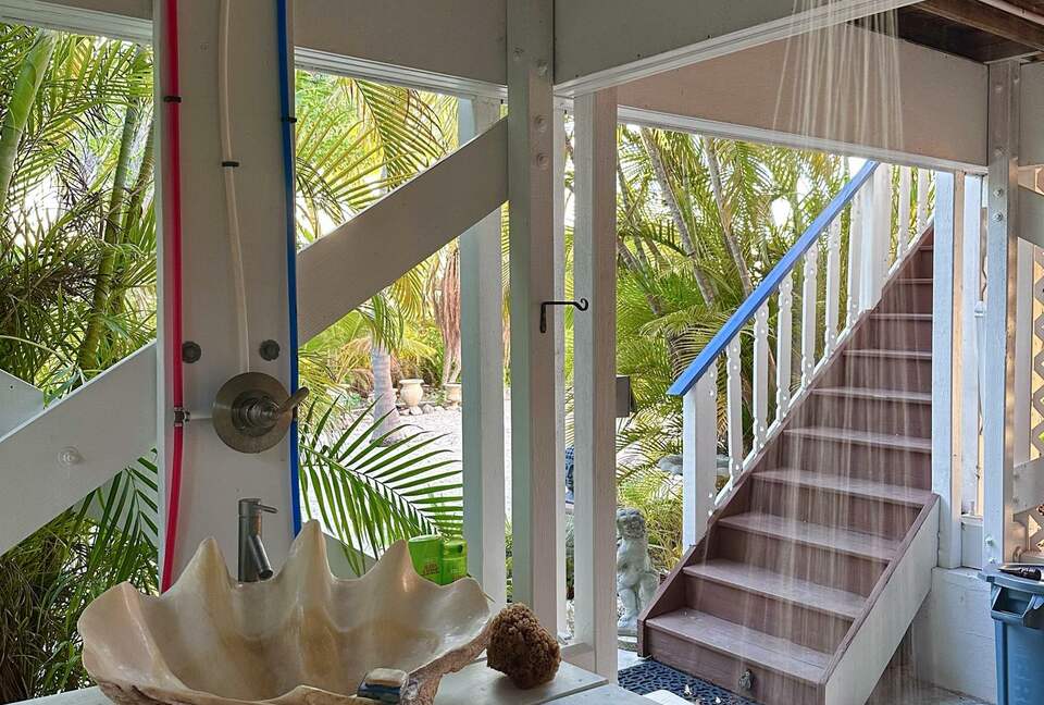 Sunlit Island Hideaway with Waterfront Views - Sugarloaf Key, Florida
