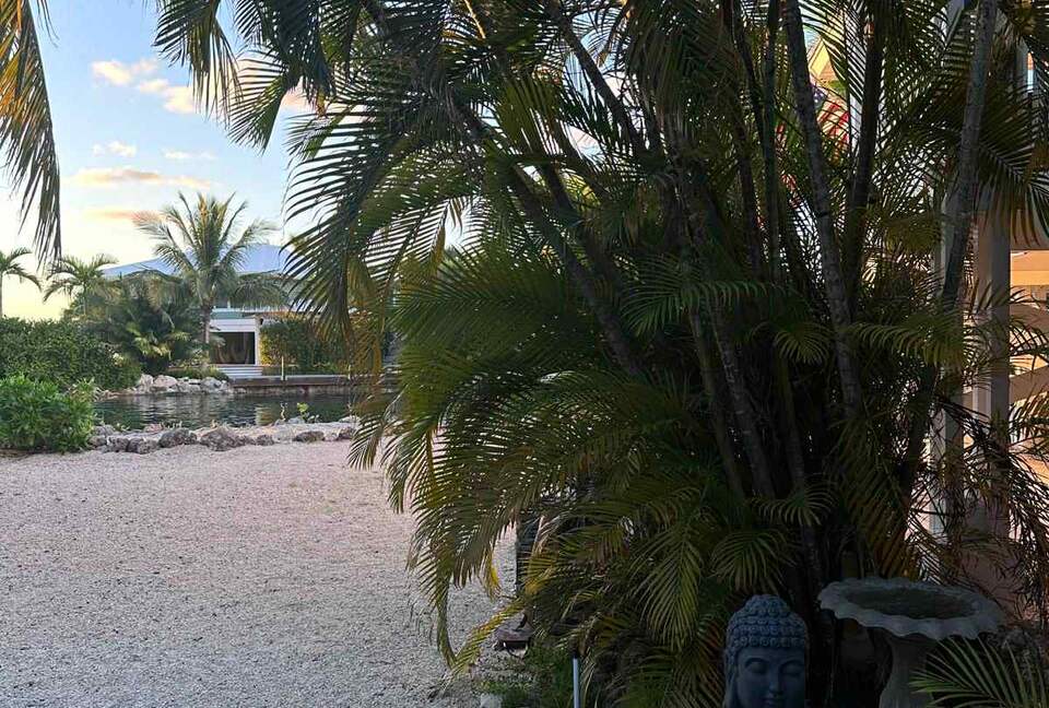 Sunlit Island Hideaway with Waterfront Views - Sugarloaf Key, Florida
