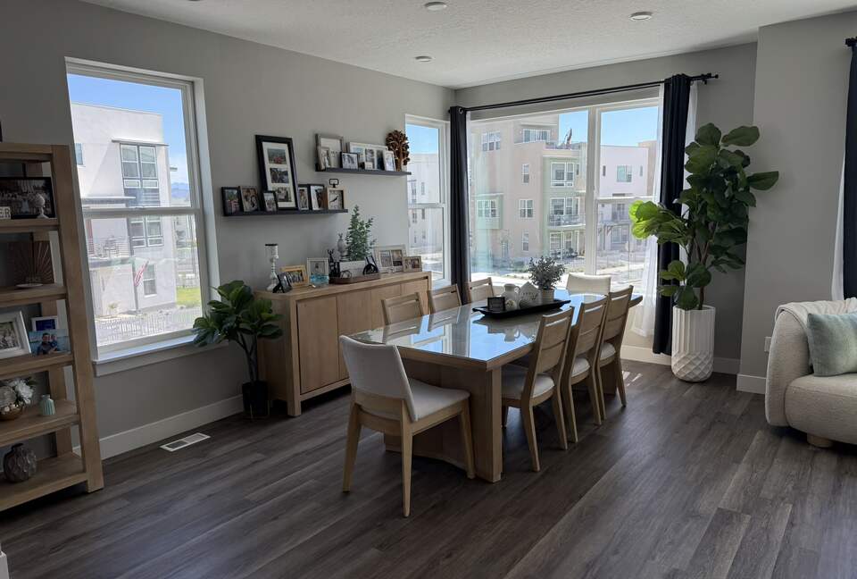 Modern Comfort in the Heart of South Jordan - South Jordan, Utah