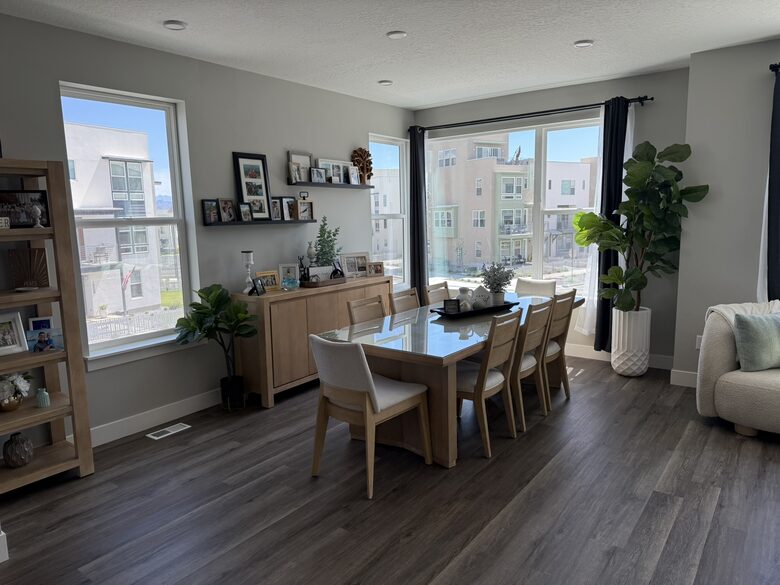 Modern Comfort in the Heart of South Jordan - South Jordan, Utah