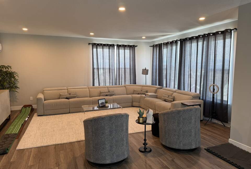 Modern Comfort in the Heart of South Jordan - South Jordan, Utah